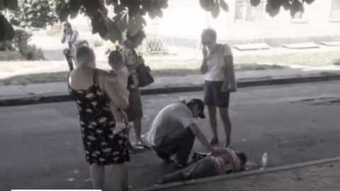 Возле мэрии Фастова женщина ударилась головой об бордюр и скончалась: медики не приехали на вызов
