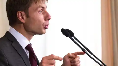 У разрисовавшего фрагмент Берлинской стены депутат Гончаренко полмиллиона гривен доходов и две большие квартиры в Одессе