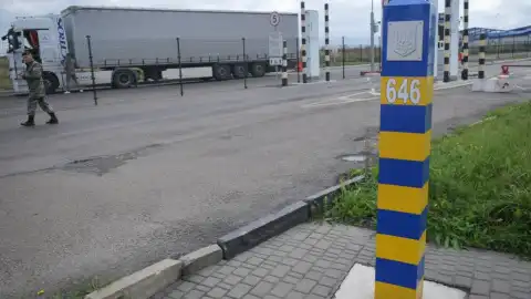 Украина в полночь для иностранцев закрыла границы: кто может въехать в страну