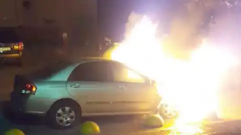 Згорів автомобіль журналістів "Схем". Фото: facebook.com/mixailotkach