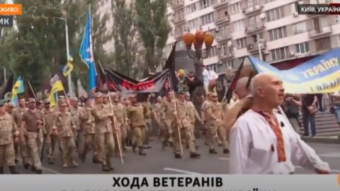 У Києві проходить марш захисників з нагоди Дня незалежності. Пряма трансляція