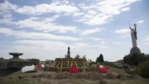  Флаг поднимут 23 августа, в День Государственного флага. 

Фото: КГГА