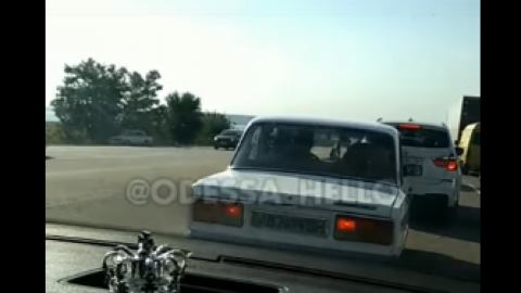Вдень у п'ятницю на в'їзді в Одесу — вже традиційний затор: як об'їхати