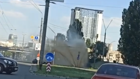 Гейзер на проспекті Перемоги в Києві. Скріншот відео