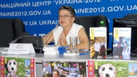 Шульце переконана: за допомогою цієї книги тисячі вболівальників Європи можуть вже зараз підготуватися до поїздки.