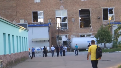 На Львівському хімзаводі стався вибух у цеху, вибило вікна в будівлі