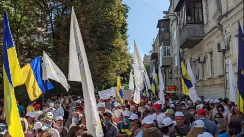 3000 работников "Укрлендфарминг" требуют под стенами ВАКС остановить террор против компании
