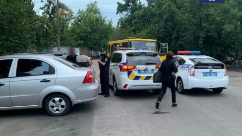 Два хлопця викрали маршрутку в Києві. Фото: пресслужба Поліції