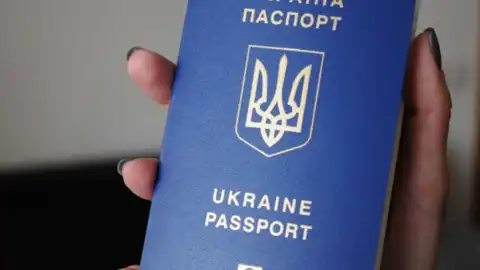 Паспорт Украины. Фото: Vgorode
