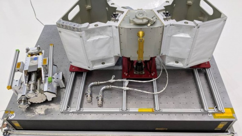 Установка боксу для роботів під час випробувань.Фото: NASA