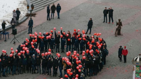 Весенний флешмоб накануне 8 марта организовал Винницкий молодежный совет. Фото: vezha.vn.ua