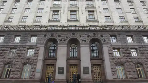 Поднять флаг ОУН в день рождения Бандеры, запретить пакеты и колеса обозрения: ТОП-5 решений Киевсовета на этой неделе