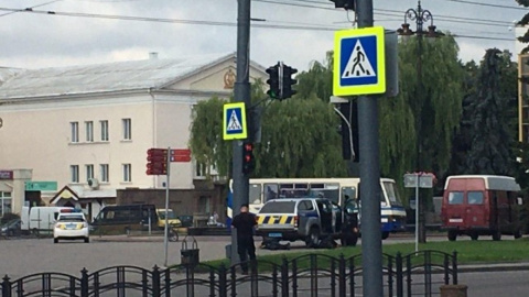 У Луцьку ведуть переговори із заручником, захопив автобус із заручниками. Фото: volynnews 