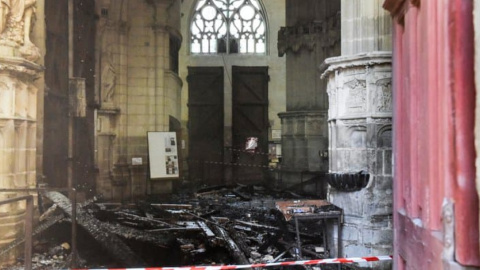 Пожар в соборе Петра и Павла. Фото: bfmtv.com