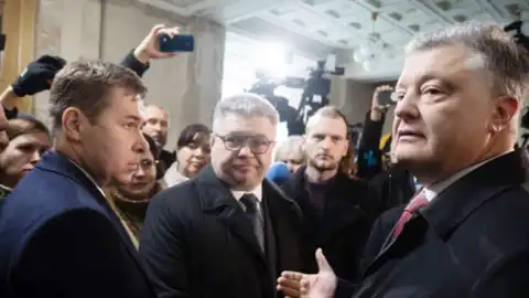 Порошенко з адвокатами Фото: "Євросолідарність"