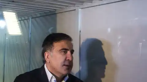 Саакашвили пожаловался, что не может купить ребенку мороженое на зарплату