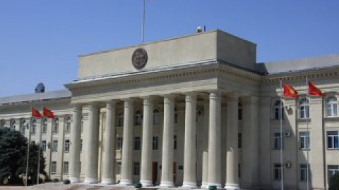 Злих духів в киргизькому парламенті більше немає.