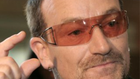 По словам лидера U2, он еле унес ноги от разъяренной толпы.