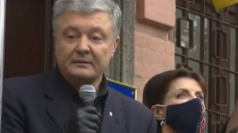 Порошенко біля будівлі суду в Києві. Скріншот трансляції