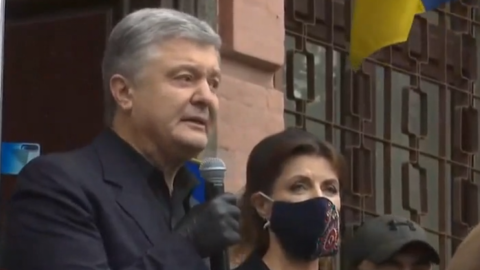Порошенко біля Печерського суду. Скріншот прямої трансляції