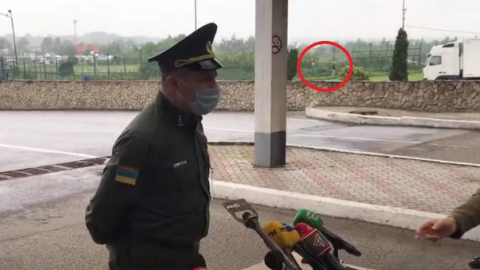 Під час брифінгу прикордонників через прикордонну огорожу на "Шегинях" перелазили люди