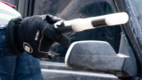 Державтоінспекція поки нічого з чоловіком вдіяти не може.