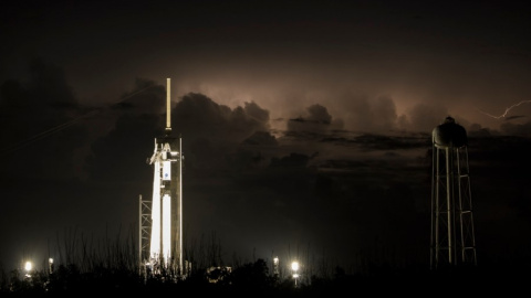SpaceX. Фото: twitter.com/nasahqphoto 