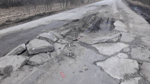 В некоторых населенных пунктах Украины дорог практически не осталось. Фото: facebook.com/oleksii.fedko