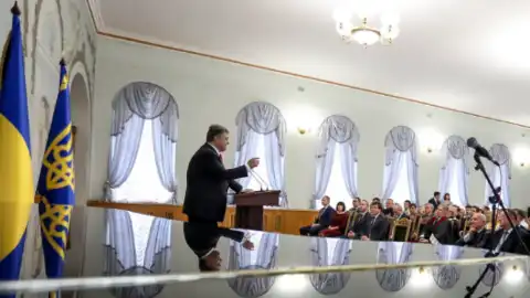 Петр Порошенко выступает на 440-летии Острожской академии. Фото: @poroshenko