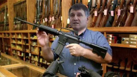 У Авакова затруднились сосчитать, сколько наградного оружия было роздано в этом году