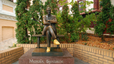 Булгакова взули в жовті черевики. Фото: platfor.ma/Ольга Кокошко
