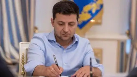 У Зеленського заявили, що скандальний пост, який викликав суперечку з Тимошенко, він писав сам