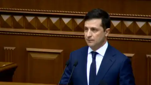 Владимир Зеленский в Раде. Скриншот: трансляция
