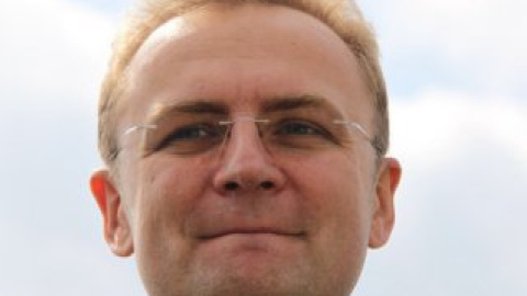 Садовий вирішив продати право пообідати з собою.