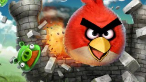 Игра Angry Birds, разработанная для мобильных устройств, впервые вышла в 2009 году.