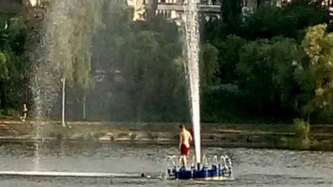 "Пляжный патруль" предупреждает об опасности фонтана. Фото: facebook.com/beachpatrolkiev