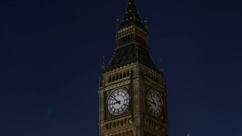 Знаменитый Биг Бэн остался без иллюминации на час. Фото: facebook.com/earthhour/