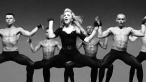 Кадр з кліпу Мадонни Girl Gone Wild.