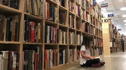 Украинские издательства объявили "черную пятницу". Фото: instagram.com/booksnobbery