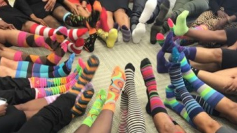 По всему миру проходит флешмоб lots of socks. Фото: instagram.com/ Central Bank of Trinidad and Tobago