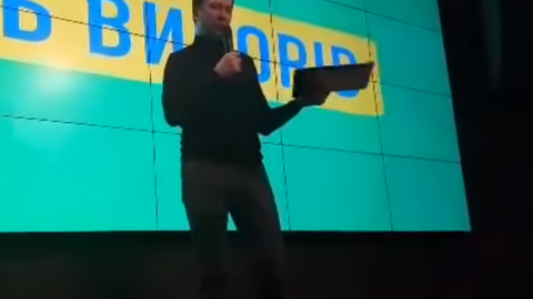 Відео дня: після перемоги у першому турі виборів у штабі Зеленського розучилися жартувати
