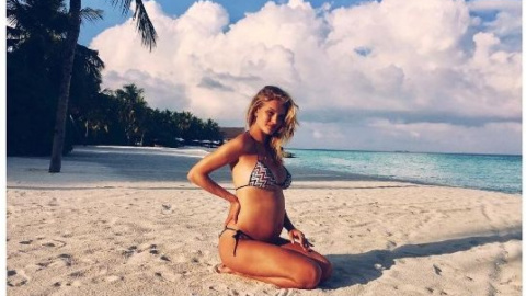 Слухи о беременности модели ходили уже давно. Фото: instagram.com/rosiehw