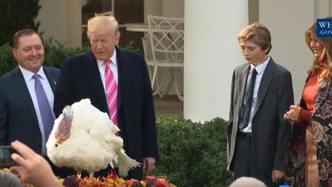 На церемонии присутствовала его жена и младший сын. Фото: facebook.com/WhiteHouse