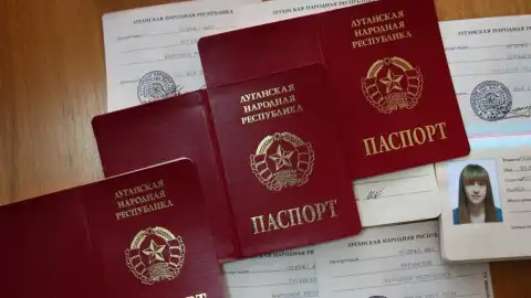 Несколько российских банков пошли на обслуживание "паспортов" "ДНР" и "ЛНР"