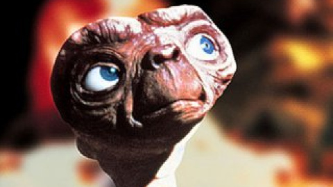 Лялька-прибулець E.T., головний герой фільму Стівена Спілберга "Іншопланетянин"