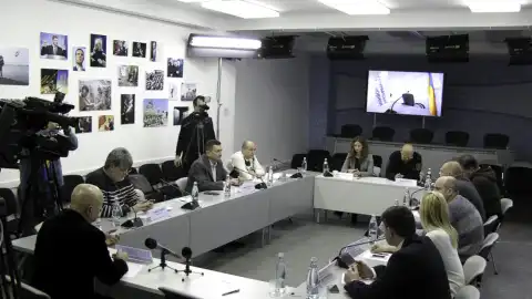 12.12.16 13.00 Круглий стіл: "В очікуванні безвізу: сподівання та розчарування"