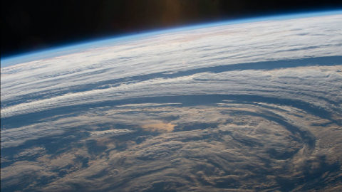 Хмарні кола над Землею. Фото: nasa.gov