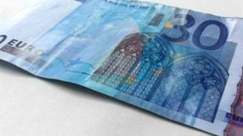 Немец нашел банкноту в 30 евро во время прогулки по пляжу