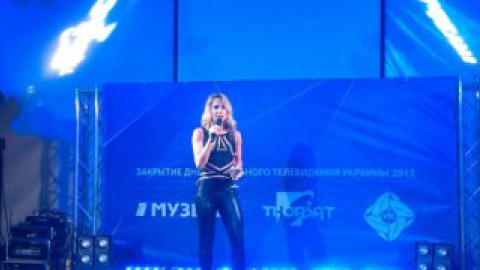 Представить "Музыку Первого" в Украине приехала талантливая и невероятно обаятельная певица, телеведущая и актриса Юлия Ковальчук.