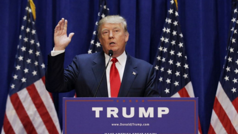 Трамп впервые опубликовал твит в качестве президента США. Фото: gdb.voanews.com